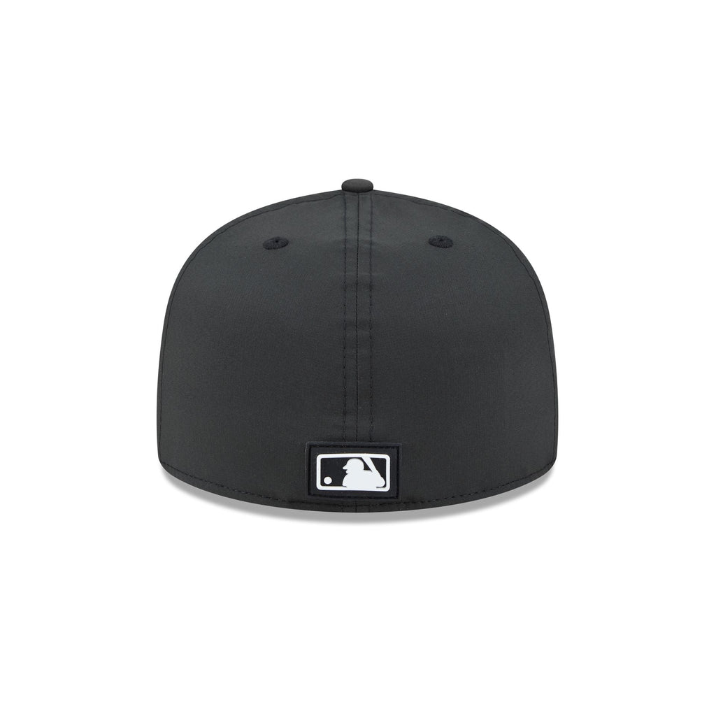 Cincinnati Reds 2026 Clubhouse Black & White 59FIFTY Fitted Hat