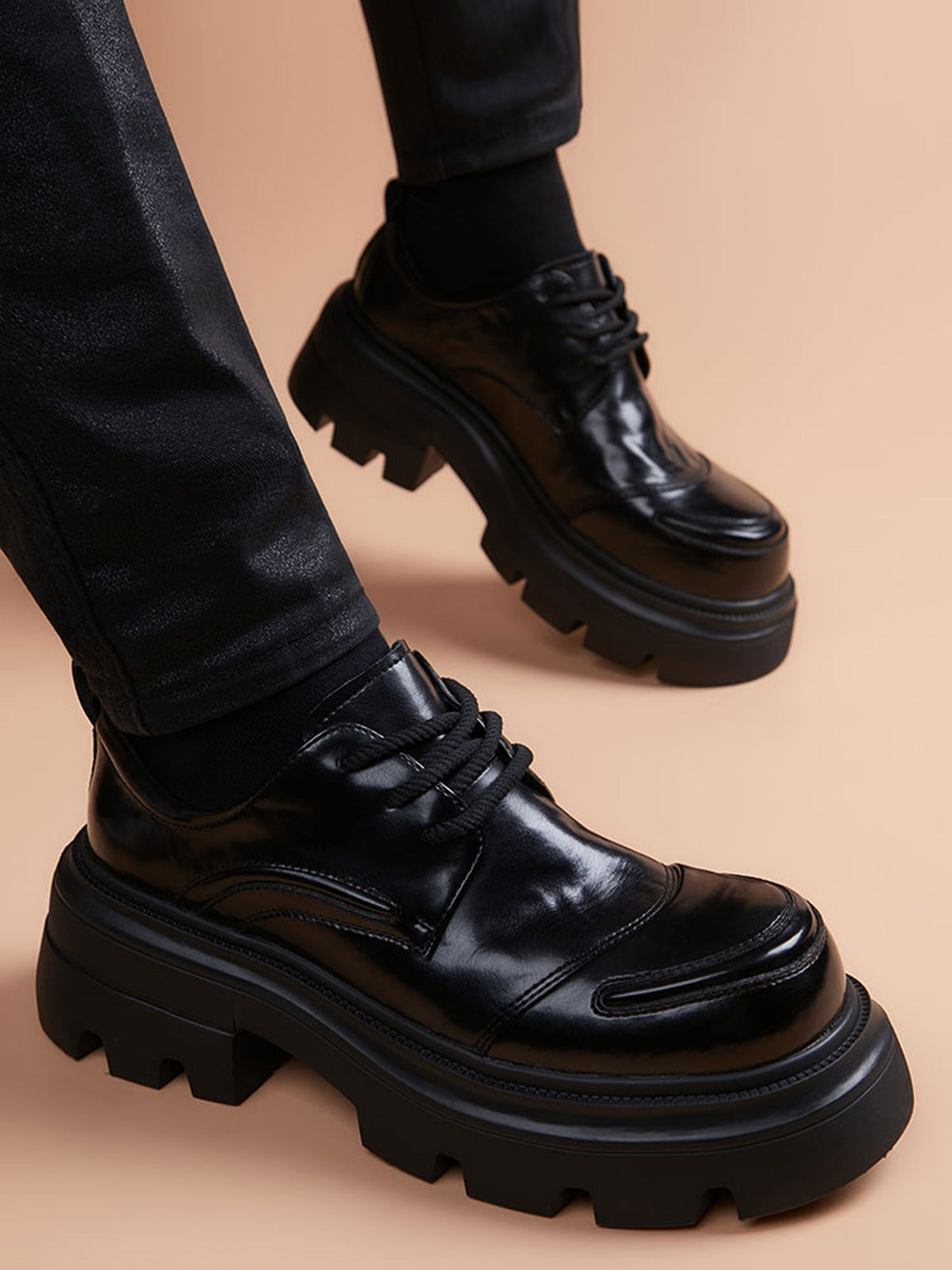 Modern Handcrafted Genuine Leather Men's Derby Shoes with a Refined Profile