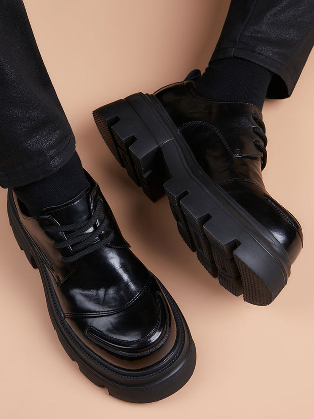 Modern Handcrafted Genuine Leather Men's Derby Shoes with a Refined Profile