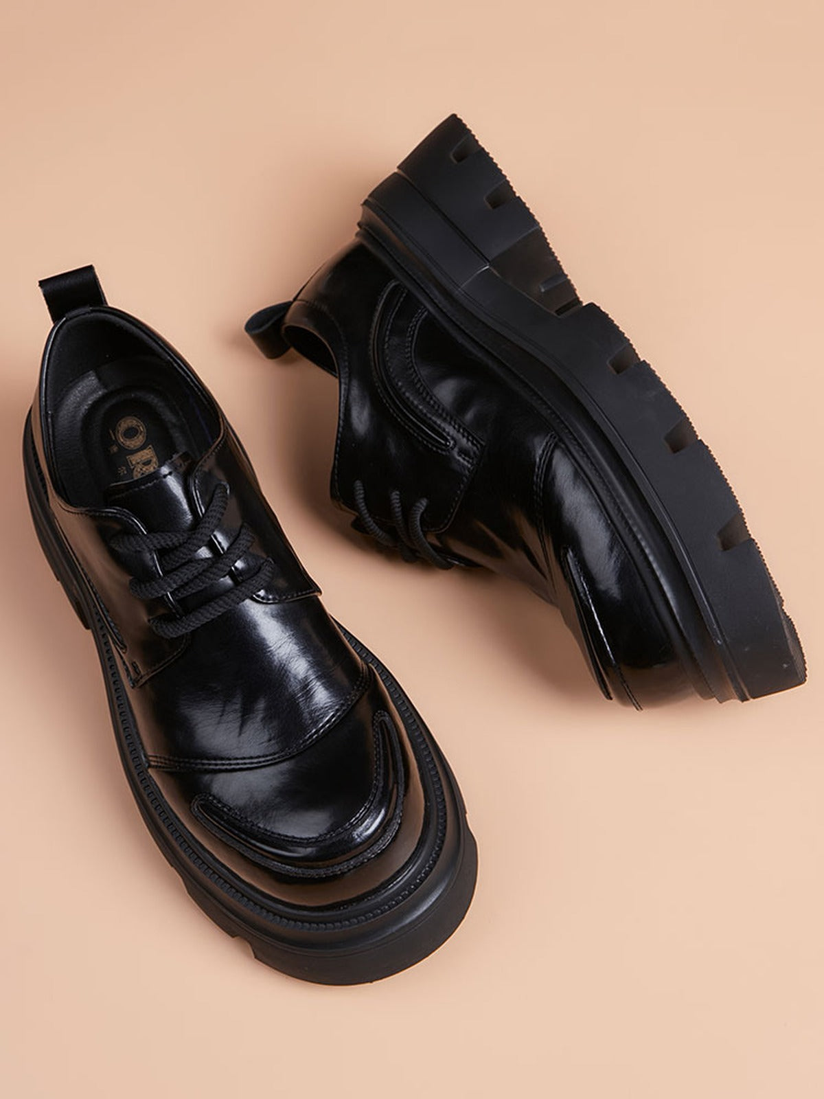 Modern Handcrafted Genuine Leather Men's Derby Shoes with a Refined Profile