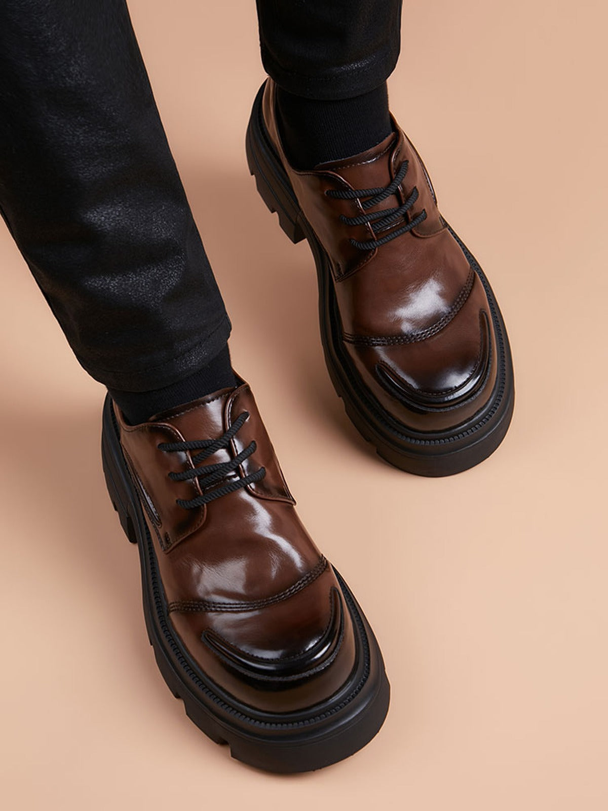 Modern Handcrafted Genuine Leather Men's Derby Shoes with a Refined Profile