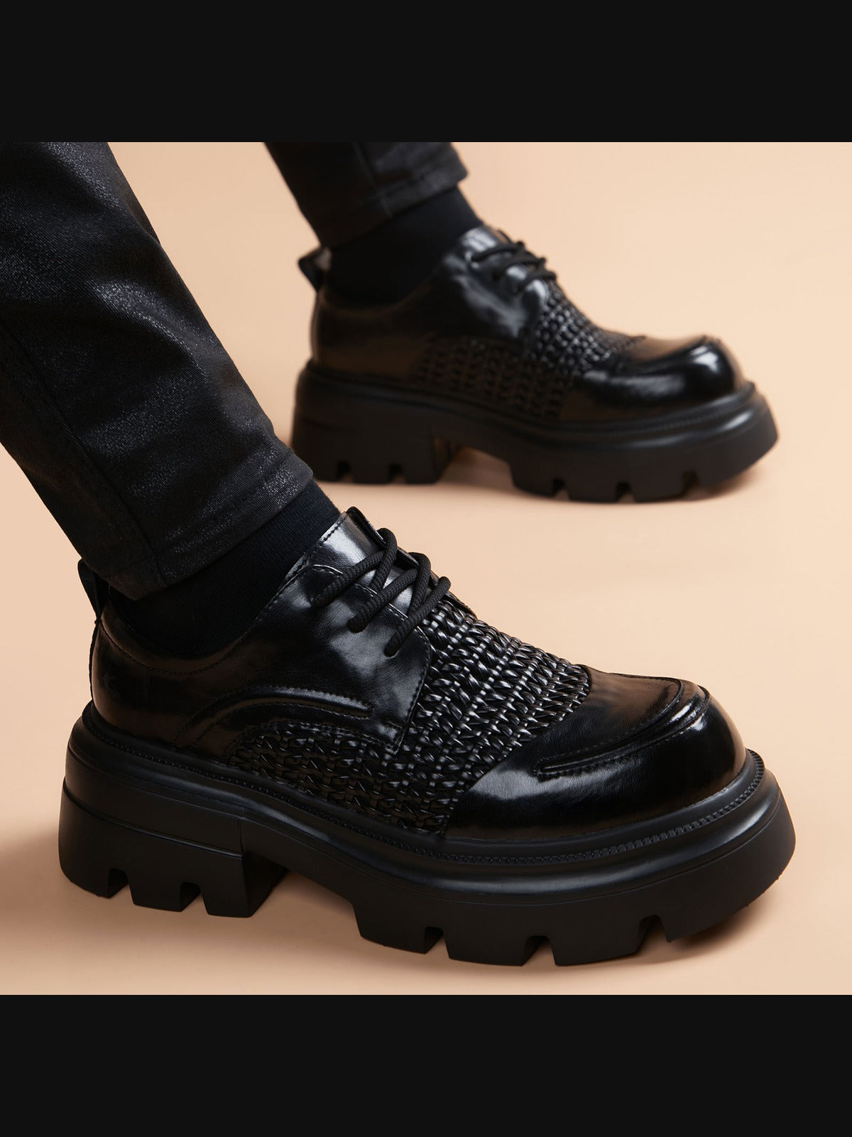 Modern Handcrafted Genuine Leather Men's Derby Shoes with a Refined Profile